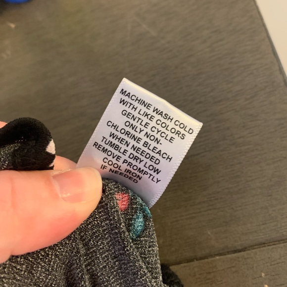 Elle Black Floral Long Sleeve Top Size Large - good used condition - Picture 9 of 9